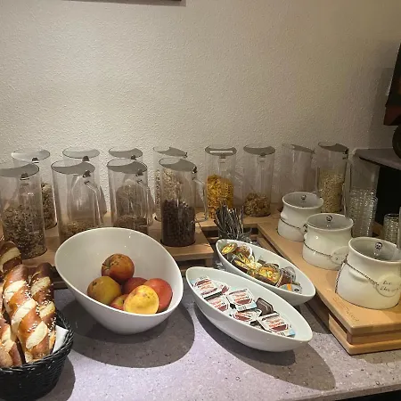 Mozart Hotel 3*